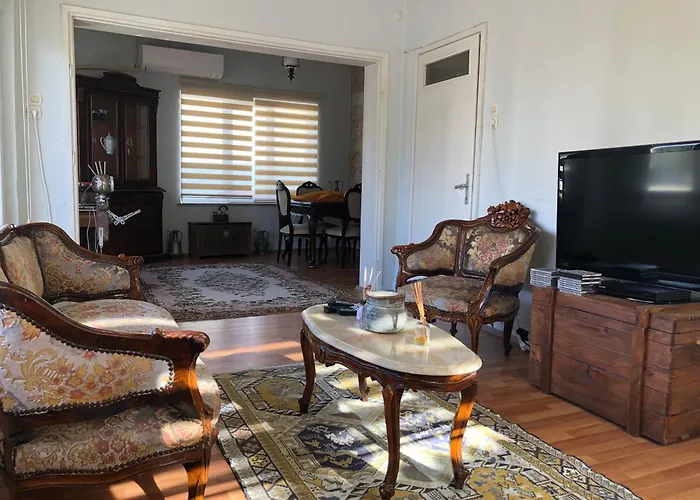 Tarihi Kaleici Muethis Lokasyon 2+1 Uygun Fiyat Apartment