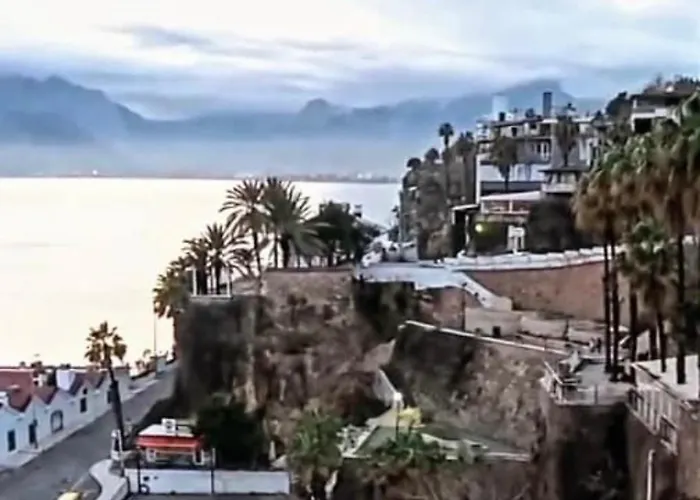 Tarihi Kaleici Muethis Lokasyon 2+1 Uygun Fiyat *