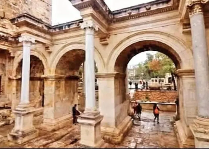 Tarihi Kaleici Muethis Lokasyon 2+1 Uygun Fiyat *