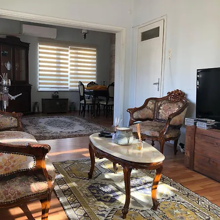 Tarihi Kaleici Muethis Lokasyon 2+1 Uygun Fiyat Apartment