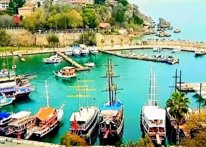 Appartamento Tarihi Kaleici Muethis Lokasyon 2+1 Uygun Fiyat Antalia