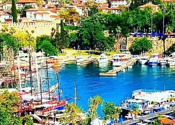 Tarihi Kaleici Muethis Lokasyon 2+1 Uygun Fiyat