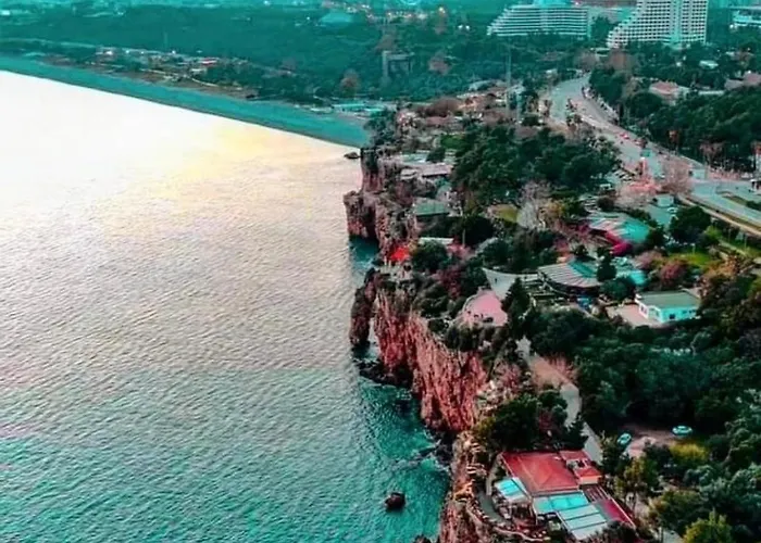 Tarihi Kaleici Muethis Lokasyon 2+1 Uygun Fiyat *
