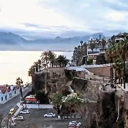 Tarihi Kaleiçi Müthiş Lokasyon 2+1 Uygun Fiyat *