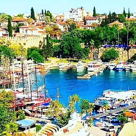 Tarihi Kaleiçi Müthiş Lokasyon 2+1 Uygun Fiyat